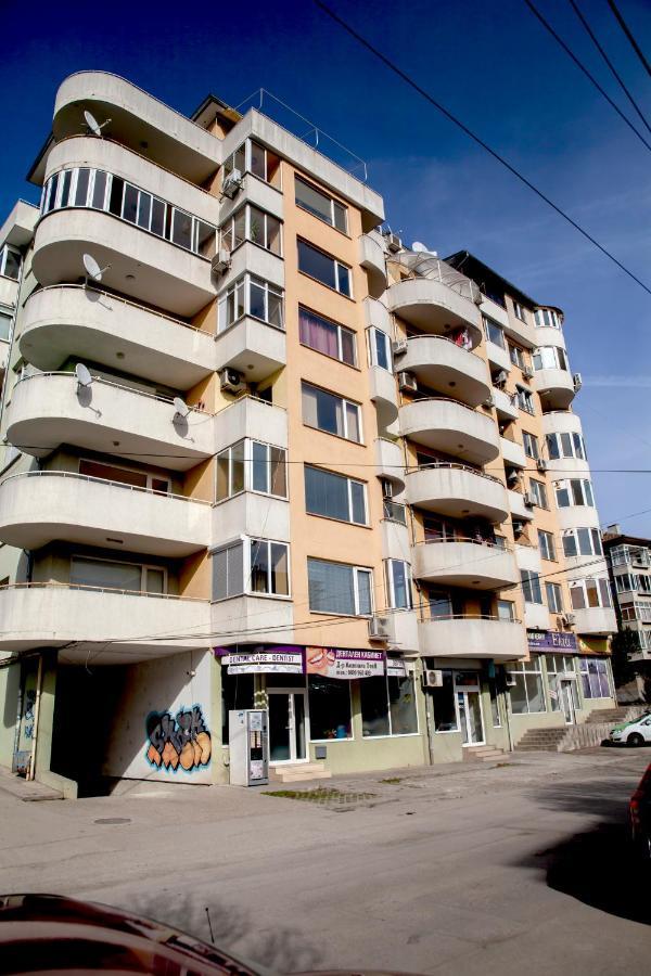 Stadium Apartments Veliko Tŭrnovo Exterior photo